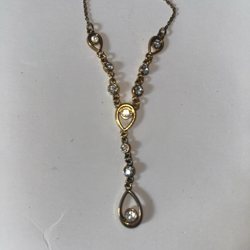 Vintage Avon Shimmering Teardrop Necklace Set